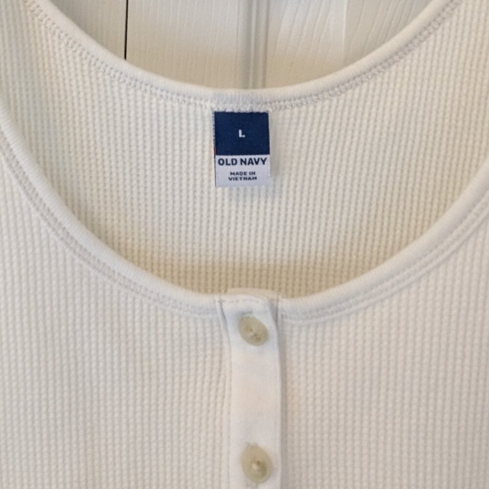 Old Navy Thermal-Knit Cropped Henley Tank Top - Picture 5 of 6